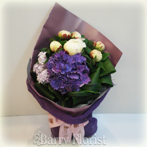 BOU 0040  牡丹5支 + 1支深紫色繡球 + 風信子 + 季節性襯花